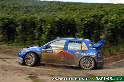 Mattias Ekström - Jonas Andersson
25º OMV ADAC Rallye Deutschland 2006. Skoda Fabia WRC (5S8 3686). Clasificado 11º.
Red Bull Skoda

Del 11 al 13 de Agosto, Trier, Rhineland-Palatinate.
Superficie: asfalto.

El Rally constaba de 3 etapas con un total de 1300.48 km de los que 349.11 km divididos en 19 tramos eran cronometrados.

Tomaron la salida 73 equipos, finalizaron 56.

© Marek Felt
@
Palabras clave: Skoda;Fabia;WRC;2006