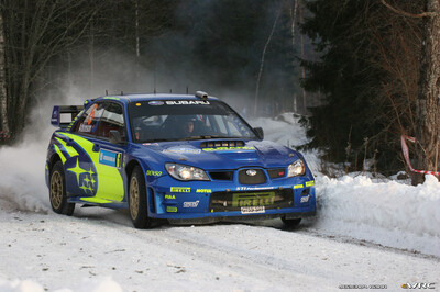 Chris Atkinson - Glenn Macneall
55º Uddeholm Swedish Rally 2006. Subaru Impreza S12 WRC '06 (GT55 SRT). Clasificado 11º.
Subaru World Rally Team

Cuarta victoria de Marcus Grönholm en Suecia y 50º victoria de Ford en el WRC.

Del 3 al 5 de Febrero, Karlstad, Värmland County.
Superficie: nieve - hielo.

El Rally constaba de 3 etapas con un total de 1441.16 km de los que 349.02 km divididos en 19 tramos eran cronometrados.

Tomaron la salida 63 equipos, finalizaron 51.

© Joachim Hähn
@
Palabras clave: Subaru;Impreza;WRC;Suecia;2006;Nieve