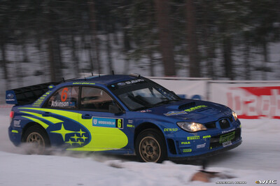 Chris Atkinson - Glenn Macneall
55º Uddeholm Swedish Rally 2006. Subaru Impreza S12 WRC '06 (GT55 SRT). Clasificado 11º.
Subaru World Rally Team

Cuarta victoria de Marcus Grönholm en Suecia y 50º victoria de Ford en el WRC.

Del 3 al 5 de Febrero, Karlstad, Värmland County.
Superficie: nieve - hielo.

El Rally constaba de 3 etapas con un total de 1441.16 km de los que 349.02 km divididos en 19 tramos eran cronometrados.

Tomaron la salida 63 equipos, finalizaron 51.

© Joachim Hähn
@
Palabras clave: Subaru;Impreza;WRC;Suecia;2006;Nieve