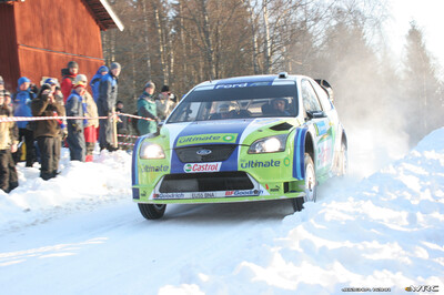 Mikko Hirvonen - Jarmo Lehtinen
55º Uddeholm Swedish Rally 2006. Ford Focus RS WRC 06 (EU55 BNA). Clasificado 12º.
BP Ford World Rally Team

Del 3 al 5 de Febrero, Karlstad, Värmland County.
Superficie: nieve - hielo.

El Rally constaba de 3 etapas con un total de 1441.16 km de los que 349.02 km divididos en 19 tramos eran cronometrados.

Tomaron la salida 63 equipos, finalizaron 51.

© Joachim Hähn
@
Palabras clave: Ford;Focus;WRC;Suecia;2006;Nieve