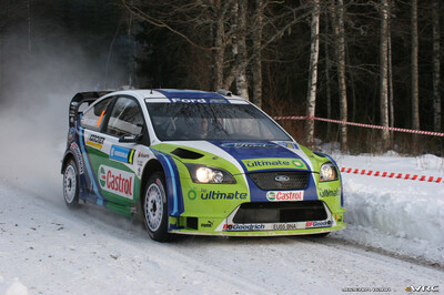 Mikko Hirvonen - Jarmo Lehtinen
55º Uddeholm Swedish Rally 2006. Ford Focus RS WRC 06 (EU55 BNA). Clasificado 12º.
BP Ford World Rally Team

Del 3 al 5 de Febrero, Karlstad, Värmland County.
Superficie: nieve - hielo.

El Rally constaba de 3 etapas con un total de 1441.16 km de los que 349.02 km divididos en 19 tramos eran cronometrados.

Tomaron la salida 63 equipos, finalizaron 51.

© Joachim Hähn
@
Palabras clave: Ford;Focus;WRC;Suecia;2006;Nieve