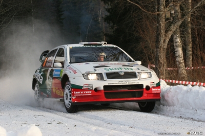 Jan Kopecký - Filip Schovánek
55º Uddeholm Swedish Rally 2006. Skoda Fabia WRC (4S8 9174). Clasificado 13º.
Czech RT Skoda Kopecký

Del 3 al 5 de Febrero, Karlstad, Värmland County.
Superficie: nieve - hielo.

El Rally constaba de 3 etapas con un total de 1441.16 km de los que 349.02 km divididos en 19 tramos eran cronometrados.

Tomaron la salida 63 equipos, finalizaron 51.

© Joachim Hähn
@
Palabras clave: Skoda;Fabia;WRC;Suecia;2006;Nieve