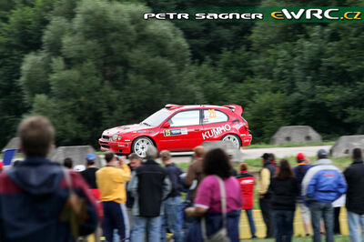 Erik Wevers - Filip Goddé
25º OMV ADAC Rallye Deutschland 2006. Toyota Corolla WRC (K-AM 361). Clasificado 13º.

Del 11 al 13 de Agosto, Trier, Rhineland-Palatinate.
Superficie: asfalto.

El Rally constaba de 3 etapas con un total de 1300.48 km de los que 349.11 km divididos en 19 tramos eran cronometrados.

Tomaron la salida 73 equipos, finalizaron 56.

© Petr Sagner
@@
Palabras clave: Toyota;Corolla;WRC;Alemania