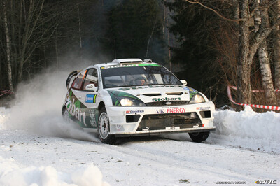 Matthew Wilson - Michael Orr
55º Uddeholm Swedish Rally 2006. Ford Focus RS WRC '04 (1 ES). Clasificado 14º.
Stobart VK Ford Rally Team

Del 3 al 5 de Febrero, Karlstad, Värmland County.
Superficie: nieve - hielo.

El Rally constaba de 3 etapas con un total de 1441.16 km de los que 349.02 km divididos en 19 tramos eran cronometrados.

Tomaron la salida 63 equipos, finalizaron 51.

© Joachim Hähn
@
Palabras clave: Ford;Focus;WRC;Suecia;2006;Nieve