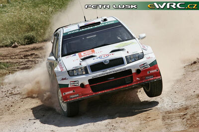 Jan Kopecký - Filip Schovánek
53º BP Ultimate Acropolis Rally of Greece 2006. Skoda Fabia WRC (4S8 9856). Clasificado 16º.
Czech RT Skoda Kopecký

Del 2 al 4 de Junio, Athens.
Superficie: tierra.

El Rally constabade 3 etapas con un tenia un total de 1279.29 km de los que 355.62 km divididos en 18 tramos eran cronometrados.

Se inscribieron 91 equipos, tomaron la salida 84, finalizaron 69.

© Petr Lusk
@
Palabras clave: Skoda;Fabia;WRC;Acropolis;Grecia;Atenas;2006