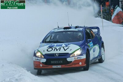 Manfred Stohl - Ilka Minor
55º Uddeholm Swedish Rally 2006. Peugeot 307 WRC (274 PWX 75). Clasificado 18º.
OMV Peugeot Norway

Del 3 al 5 de Febrero, Karlstad, Värmland County.
Superficie: nieve - hielo.

El Rally constaba de 3 etapas con un total de 1441.16 km de los que 349.02 km divididos en 19 tramos eran cronometrados.

Tomaron la salida 63 equipos, finalizaron 51.

© Petr Lusk
@
Palabras clave: Peugeot;WRC;Suecia;2006;Nieve