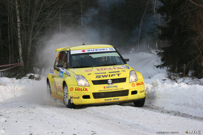 Per-Gunnar Andersson - Jonas Andersson
55º Uddeholm Swedish Rally 2006. Suzuki Swift S1600 (XD-764). Clasificado 19º.

Del 3 al 5 de Febrero, Karlstad, Värmland County.
Superficie: nieve - hielo.

El Rally constaba de 3 etapas con un total de 1441.16 km de los que 349.02 km divididos en 19 tramos eran cronometrados.

Tomaron la salida 63 equipos, finalizaron 51.

© Joachim Hähn
@
Palabras clave: Suzuki;Swift;Suecia;2006;Nieve