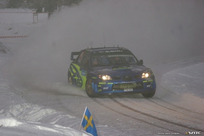 Petter Solberg - Phil Mills
55º Uddeholm Swedish Rally 2006. Subaru Impreza S12 WRC '06 (FT55 SRT). Excluído en SS18 Rämmen 2 de 23.35 km.
Desconocemos el motivo de dicha exclusión.
Subaru World Rally Team

Del 3 al 5 de Febrero, Karlstad, Värmland County.
Superficie: nieve - hielo.

El Rally constaba de 3 etapas con un total de 1441.16 km de los que 349.02 km divididos en 19 tramos eran cronometrados.

Tomaron la salida 63 equipos, finalizaron 51.

© Joachim Hähn
@
Palabras clave: Subaru;Impreza;WRC;Suecia;2006;Nieve