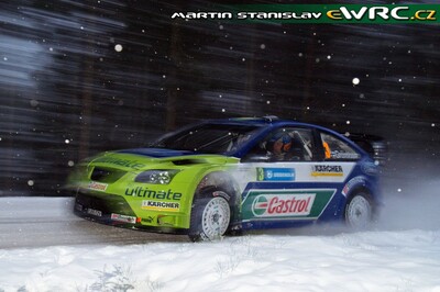 Marcus Grönholm - Timo Rautiainen
56º Uddeholm Swedish Rally 2007. Ford Focus RS WRC '06 (EJ56 FZV). Clasificado 1º.
BP Ford World Rally Team

Del 9 al 11 de Febrero, Karlstad.
Superficie: nieve - hielo.

El Rally constaba de 3 etapas con un total de 1731.25 km de los que 342.09 km divididos en 20 tramos, eran cronometrados.

Tomaron la salida 58 equipos, finalizaron 43.

© Martin Stanislav
@@
Palabras clave: ;Ford;Focus;WRC;Suecia;2007;Nieve