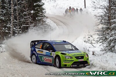 Marcus Grönholm - Timo Rautiainen
56º Uddeholm Swedish Rally 2007. Ford Focus RS WRC '06 (EJ56 FZV). Clasificado 1º.
BP Ford World Rally Team

Del 9 al 11 de Febrero, Karlstad.
Superficie: nieve - hielo.

El Rally constaba de 3 etapas con un total de 1731.25 km de los que 342.09 km divididos en 20 tramos, eran cronometrados.

Tomaron la salida 58 equipos, finalizaron 43.

© Martin Stanislav
@@
Palabras clave: ;Ford;Focus;WRC;Suecia;2007;Nieve