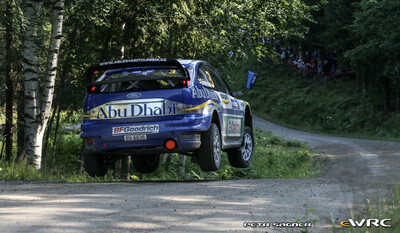 Marcus Grönholm - Timo Rautiainen
57º Neste Oil Rally Finland 2007. Ford Focus RS WRC '07 (EU07 SSX / BV 6636). Clasificado 1º.
BP Ford World Rally Team

Del 3 al 5 de Agosto, Jyväskylä.
Superficie: tierra.

El Rally constaba de 3 etapas con un total de 1375.15 km de los que 360.34 km divididos en 23 tramos eran cronometrados.

Tomaron la salida 97 equipos, finalizaron 70.

© Petr Sagner
@@
Palabras clave: Ford;Focus;WRC;Finlandia;2007