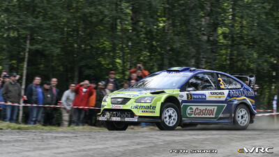 Marcus Grönholm - Timo Rautiainen
57º Neste Oil Rally Finland 2007. Ford Focus RS WRC '07 (EU07 SSX / BV 6636). Clasificado 1º.
BP Ford World Rally Team

Del 3 al 5 de Agosto, Jyväskylä.
Superficie: tierra.

El Rally constaba de 3 etapas con un total de 1375.15 km de los que 360.34 km divididos en 23 tramos eran cronometrados.

Tomaron la salida 97 equipos, finalizaron 70.

© Petr Sagner
@@
Palabras clave: Ford;Focus;WRC;Finlandia;2007
