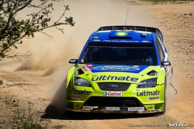 Marcus Grönholm - Timo Rautiainen
4º Rally d'Italia Sardegna 2007. Ford Focus RS WRC '06 (EJ56 FZV). Clasificado 1º.
BP Ford World Rally Team

Del 18 al 20 de Mayo, Olbia, Sardinia.
Superficie: tierra.

El Rally constaba de 3 etapas con un total de 1061.84 km de los que 342.86 km divididos en 18 tramos, eran cronometrados.

Tomaron la salida 82 equipos, finalizaron 67.

© Robert Tuchowski
@@
Palabras clave: Ford;Focus;WRC;Cerdeña;Italia;2007
