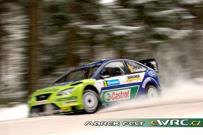 Marcus Grönholm - Timo Rautiainen
56º Uddeholm Swedish Rally 2007. Ford Focus RS WRC '06 (EJ56 FZV). Clasificado 1º.
BP Ford World Rally Team

Del 9 al 11 de Febrero, Karlstad.
Superficie: nieve - hielo.

El Rally constaba de 3 etapas con un total de 1731.25 km de los que 342.09 km divididos en 20 tramos, eran cronometrados.

Tomaron la salida 58 equipos, finalizaron 43.

© Marek Felt
@@
Palabras clave: ;Ford;Focus;WRC;Suecia;2007;Nieve