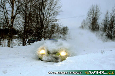 Marcus Grönholm - Timo Rautiainen
56º Uddeholm Swedish Rally 2007. Ford Focus RS WRC '06 (EJ56 FZV). Clasificado 1º.
BP Ford World Rally Team

Del 9 al 11 de Febrero, Karlstad.
Superficie: nieve - hielo.

El Rally constaba de 3 etapas con un total de 1731.25 km de los que 342.09 km divididos en 20 tramos, eran cronometrados.

Tomaron la salida 58 equipos, finalizaron 43.

© Marek Felt
@@
Palabras clave: ;Ford;Focus;WRC;Suecia;2007;Nieve