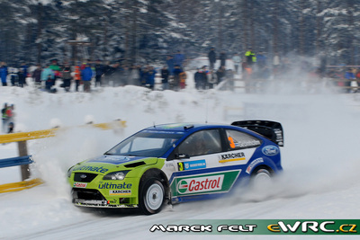 Marcus Grönholm - Timo Rautiainen
56º Uddeholm Swedish Rally 2007. Ford Focus RS WRC '06 (EJ56 FZV). Clasificado 1º.
BP Ford World Rally Team

Del 9 al 11 de Febrero, Karlstad.
Superficie: nieve - hielo.

El Rally constaba de 3 etapas con un total de 1731.25 km de los que 342.09 km divididos en 20 tramos, eran cronometrados.

Tomaron la salida 58 equipos, finalizaron 43.

© Marek Felt
@@
Palabras clave: ;Ford;Focus;WRC;Suecia;2007;Nieve