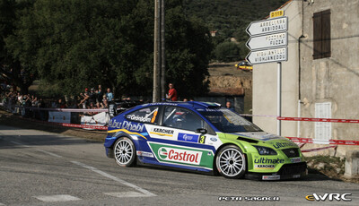 Marcus Grönholm - Timo Rautiainen
51º Tour de Corse - Rallye de France 2007. Ford Focus RS WRC '07 (EU07 SSX). Clasificado 2º.
BP Ford World Rally Team

Del 12 al 14 de Octubre, Ajaccio.
Superficie: asfalto.

El Rally constaba de 3 etapas con un total de 1099.10 km de los que 359.32 km divididos en 16 tramos, eran cronometrados.

Tomaron la salida 74 equipos, finalizaron 57.

© Petr Sagner
@@
Palabras clave: Ford;Focus;WRC;Corse;Corcega;2007