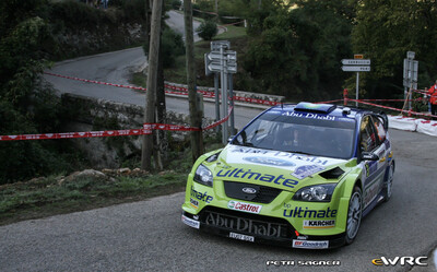 Marcus Grönholm - Timo Rautiainen
51º Tour de Corse - Rallye de France 2007. Ford Focus RS WRC '07 (EU07 SSX). Clasificado 2º.
BP Ford World Rally Team

Del 12 al 14 de Octubre, Ajaccio.
Superficie: asfalto.

El Rally constaba de 3 etapas con un total de 1099.10 km de los que 359.32 km divididos en 16 tramos, eran cronometrados.

Tomaron la salida 74 equipos, finalizaron 57.

© Petr Sagner
@@
Palabras clave: Ford;Focus;WRC;Corse;Corcega;2007