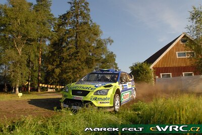 Mikko Hirvonen - Jarmo Lehtinen
57º Neste Oil Rally Finland 2007. Ford Focus RS WRC '07 (EO56 TZR / BV 6637). Clasificado 2º.
BP Ford World Rally Team

Del 3 al 5 de Agosto, Jyväskylä.
Superficie: tierra.

El Rally constaba de 3 etapas con un total de 1375.15 km de los que 360.34 km divididos en 23 tramos eran cronometrados.

Tomaron la salida 97 equipos, finalizaron 70.

© Marek Felt
@
Palabras clave: Ford;Focus;WRC;Finlandia;2007