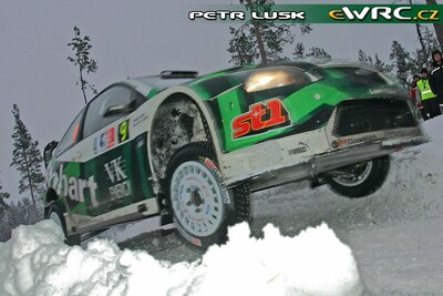 Jari-Matti Latvala - Miikka Anttila
22º Rally Norway 2007. Ford Focus RS WRC '06 (EU55 CNJ). Clasificado 5º.
Stobart VK Ford Rally Team

Del 16 al 18 de Febrero, Hamar, Innlandet.
Superficie: nieve - hielo.

El Rally constaba de 3 etapas con un total de 1109.57 km de los que 355.99 km divididos en 18 tramos, eran cronometrados.

Tomaron la salida 74 equipos, finalizaron 63.

© Petr Lusk
@@
Palabras clave: ;Ford;Focus;WRC;Noruega;2007;Nieve