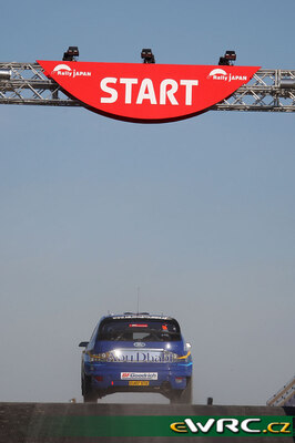 Marcus Grönholm - Timo Rautiainen
7º Rally Japan 2007. Ford Focus RS WRC '07 (EU07 STX). Abandonó por daños en la jaula antivuelco después de una salida de pista.
BP Ford World Rally Team

Del 26 al 28 de Octubre, Obihiro.
Superficie: tierra.

El Rally constaba de 3 etapas con un total de 1575.79 km de los que 350.19 km divididos en 27 tramos eran cronometrados.

Tomaron la salida 85 equipos, finalizaron 72.

© Willy Weyens
@@
Palabras clave: Ford;Focus;WRC;Japon;2007