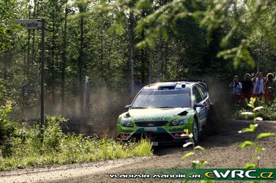 Jari-Matti Latvala - Miikka Anttila
59º Neste Oil Rally Finland 2009. Ford Focus RS WRC '09 (EJ-1598). Clasificado 3º.
BP Ford Abu Dhabi WRT

Del 30 de Julio al 2 de Agosto, Jyväskylä, Finlandia.
Superficie: tierra.

El Rally tenía un total de 1449.61 km de los que 345 Km divididos en 23 tramos eran especiales.

Tomaron la salida 90 equipos, finalizaron 60.

© Vladimír Mandík jr.
@
Palabras clave: ;Ford;Focus;WRC;Finlandia;2009