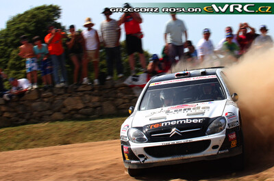 Petter Solberg - Phil Mills
6º Rally d'Italia Sardegna 2009. Citroën Xsara WRC (526 ERR 78). Clasificado 3º.
Petter Solberg Rally MSN Edition

Del 21 al 24 de Mayo, Olbia, Cerdeña, Italia.
Superficie: tierra.

El Rally constaba de 3 etapas con un total de 1263.2 km de los que
347.12 km divididos en 17 tramos eran cronometrados.

Tomaron la salida 59, finaliuzaron 37.

© Greg Roslon
@
Palabras clave: Citroen;Xsara;WRC;Cerdeña;2009