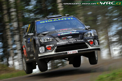 Matti Rantanen - Mikko Lukka
59º Neste Oil Rally Finland 2009. Ford Focus RS WRC '08 (EU07 SSZ). Clasificado 5º.
Munchi's Ford WRT

Del 30 de Julio al 2 de Agosto, Jyväskylä, Finlandia.
Superficie: tierra.

El Rally tenía un total de 1449.61 km de los que 345 Km divididos en 23 tramos eran especiales.

Tomaron la salida 90 equipos, finalizaron 60.

© Greg Roslon
@
Palabras clave: Ford;Focus;WRC;Finlandia;2009