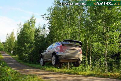 Khalid Al-Qassimi - Michael Orr
59º Neste Oil Rally Finland 2009. Ford Focus RS WRC '09 (EJ-1611). Clasificado 9º.
BP Ford Abu Dhabi WRT

Del 30 de Julio al 2 de Agosto, Jyväskylä, Finlandia.
Superficie: tierra.

El Rally tenía un total de 1449.61 km de los que 345 Km divididos en 23 tramos eran especiales.

Tomaron la salida 90 equipos, finalizaron 60.

© Timo Anis
@
Palabras clave: Ford;Focus;WRC;Finlandia;2009;