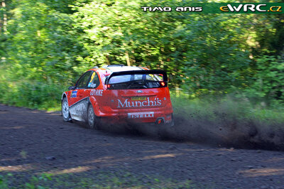 Federico Villagra - Jorge Perez Companc
59º Neste Oil Rally Finland 2009. Ford Focus RS WRC '08 (EU07 SUF). Clasificado 11º.
Munchi's Ford WRT

Del 30 de Julio al 2 de Agosto, Jyväskylä, Finlandia.
Superficie: tierra.

El Rally tenía un total de 1449.61 km de los que 345 Km divididos en 23 tramos eran especiales.

Tomaron la salida 90 equipos, finalizaron 60.

© Timo Anis
@
Palabras clave: Ford;Focus;WRC;Finlandia;2009