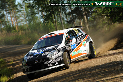 Kimi Räikkönen - Kaj Lindström
59º Neste Oil Rally Finland 2009. Fiat Abarth Grande Punto S2000. Abandonó por accidente en SS19 Väärinmaja de 29.29 km.

Del 30 de Julio al 2 de Agosto, Jyväskylä, Finlandia.
Superficie: tierra.

El Rally tenía un total de 1449.61 km de los que 345 Km divididos en 23 tramos eran especiales.

Tomaron la salida 90 equipos, finalizaron 60.

© Greg Roslon
@
Palabras clave: ;Fiat;Abarth;Punto;Finlandia;2009