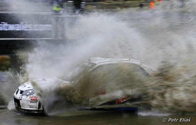 Mads Østberg - Jonas Andersson
66º Wales Rally GB 2010. Subaru Impreza S12B WRC '07 (FT56 SRT). Clasificado 9º.
Adapta AS

Del 10 al 14 de Noviembre, Cardiff.
Superficie: tierra.

El Rally teni­a un total de 1598.74 km de los que 344.66 km divididos en 3 etapas y 20 tramos eran cronometrados.

Se inscribieron 63 equipos, tomaron la salida 61, finalizaron 45.

© Petr Eliáš
@@
Palabras clave: Subaru;Impreza;WRC;Gran_Bretaña;2010