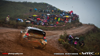 Mads Østberg - Jonas Andersson
46º Vodafone Rally de Portugal 2012. Ford Fiesta RS WRC (PX60 AUV). Clasificado 1º.
Adapta World Rally Team

Hirvonen se llevó inicialmente la victoria, pero posteriormente a la carrera se descalificó al piloto por irregularidades en el Citroën DS3 WRC, por lo que la victoria fue a para al noruego Mads Østberg, la primera de su carrera.

Del 29 de Marzo al 1 de Marzo, Faro.
Superficie: tierra.

El Rally tenia un total de 1497.92 km de los que 434.77 km divididos en 4 etapas y 22 tramos eran cronometrados (3 de ellos fueron cancelados SS8 Tavira 2 de 25.0 km, SS9 Alcarias 2 de 25.2 km, SS10 
São Brás de Alportel 2 de 16.2 km).

Tomaron la salida 51 equipos, finalizaron 30.

© Nikos Katitis
@
Palabras clave: ;Ford;Fiesta;WRC;Portugal;2012