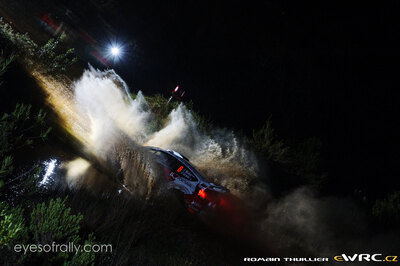 Evgeniy Novikov - Denis Giraudet
46º Vodafone Rally de Portugal 2012. Ford Fiesta RS WRC (RU55 ALM). Clasificado 2º.
M-Sport Ford WRT

Del 29 de Marzo al 1 de Marzo, Faro.
Superficie: tierra.

El Rally tenia un total de 1497.92 km de los que 434.77 km divididos en 4 etapas y 22 tramos eran cronometrados (3 de ellos fueron cancelados SS8 Tavira 2 de 25.0 km, SS9 Alcarias 2 de 25.2 km, SS10
São Brás de Alportel 2 de 16.2 km).

Tomaron la salida 51 equipos, finalizaron 30.

© Romain Thuillier
@
Palabras clave: Ford;Fiesta;WRC;Portugal;2009
