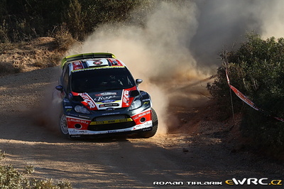 Martin Prokop - Zdenek Hruza
46º Vodafone Rally de Portugal 2012. Ford Fiesta RS WRC (06R 0030). Clasificado 5º.
Czech Ford National Team

Del 29 de Marzo al 1 de Marzo, Faro.
Superficie: tierra.

El Rally tenia un total de 1497.92 km de los que 434.77 km divididos en 4 etapas y 22 tramos eran cronometrados (3 de ellos fueron cancelados SS8 Tavira 2 de 25.0 km, SS9 Alcarias 2 de 25.2 km, SS10
São Brás de Alportel 2 de 16.2 km).

Tomaron la salida 51 equipos, finalizaron 30.

© Roman Tihlarík
@
Palabras clave: ;Ford;Fiesta;WRC;Portugal;2012