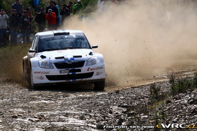 Sébastien Ogier - Julien Ingrassia
46º Vodafone Rally de Portugal 2012. Skoda Fabia S2000 (H VM 135). Clasificado 7º.
Volkswagen Motorsport

Del 29 de Marzo al 1 de Marzo, Faro.
Superficie: tierra.

El Rally tenia un total de 1497.92 km de los que 434.77 km divididos en 4 etapas y 22 tramos eran cronometrados (3 de ellos fueron cancelados SS8 Tavira 2 de 25.0 km, SS9 Alcarias 2 de 25.2 km, SS10
São Brás de Alportel 2 de 16.2 km).

Tomaron la salida 51 equipos, finalizaron 30.

© Roman Tihlarík
@
Palabras clave: Sebastien_Ogier;Skoda;Fabia;Portugal;2012