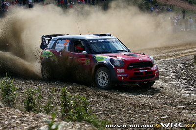 Dani Sordo - Carlos del Barrio
46º Vodafone Rally de Portugal 2012. Mini John Cooper Works WRC (4 WRC). Clasificado 11º.
Citroën Junior WRT

Del 29 de Marzo al 1 de Marzo, Faro.
Superficie: tierra.

El Rally tenia un total de 1497.92 km de los que 434.77 km divididos en 4 etapas y 22 tramos eran cronometrados (3 de ellos fueron cancelados SS8 Tavira 2 de 25.0 km, SS9 Alcarias 2 de 25.2 km, SS10
São Brás de Alportel 2 de 16.2 km).

Tomaron la salida 51 equipos, finalizaron 30.

© Roman Tihlarik
@
Palabras clave: ;Mini_Cooper;WRC;Portugal;2012