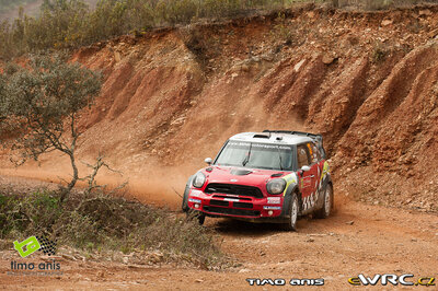 Dani Sordo - Carlos del Barrio
46º Vodafone Rally de Portugal 2012. Mini John Cooper Works WRC (4 WRC). Clasificado 11º.
Citroën Junior WRT

Del 29 de Marzo al 1 de Marzo, Faro.
Superficie: tierra.

El Rally tenia un total de 1497.92 km de los que 434.77 km divididos en 4 etapas y 22 tramos eran cronometrados (3 de ellos fueron cancelados SS8 Tavira 2 de 25.0 km, SS9 Alcarias 2 de 25.2 km, SS10
São Brás de Alportel 2 de 16.2 km).

Tomaron la salida 51 equipos, finalizaron 30.

© Timo Anis
@
Palabras clave: ;Mini_Cooper;WRC;Portugal;2012