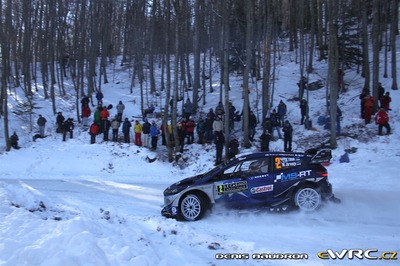 Ott Tänak - Martin Järveoja
85º Rallye Automobile de Montecarlo 2017. Ford Fiesta WRC (WRT 2). Clasificado 3º.
M-Sport World Rally Team

Del 18 al 21 de Enero, Gap - Monaco.
Superficie: asfalto - nieve.

El Rallye constaba de 4 etapas con un total de 11411.85 km de los que 382.65 km divididos en 15 tramos eran cronometrados, (2 de ellos fueron cancelados SS1 Entrevaux - Val-de-Chalvagne - Ubraye de 21,25 km y SS16 Lucéram - Col St-Roch 2 de 5,5 km).

Tomaron la salida 73 equipos, finalizaron 54.

© Denis Baudron

Palabras clave: Ford;Fiesta;WRC;Montecarlo;2017