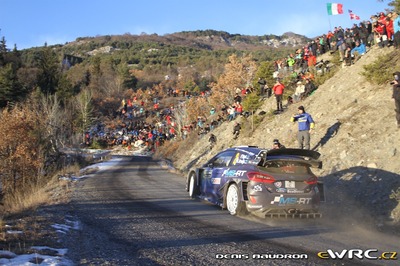 Ott Tänak - Martin Järveoja
85º Rallye Automobile de Montecarlo 2017. Ford Fiesta WRC (WRT 2). Clasificado 3º.
M-Sport World Rally Team

Del 18 al 21 de Enero, Gap - Monaco.
Superficie: asfalto - nieve.

El Rallye constaba de 4 etapas con un total de 11411.85 km de los que 382.65 km divididos en 15 tramos eran cronometrados, (2 de ellos fueron cancelados SS1 Entrevaux - Val-de-Chalvagne - Ubraye de 21,25 km y SS16 Lucéram - Col St-Roch 2 de 5,5 km).

Tomaron la salida 73 equipos, finalizaron 54.

© Denis Baudron

Palabras clave: Ford;Fiesta;WRC;Montecarlo;2017