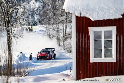 Oliver Solberg - Elliott Edmondson
73º Rally Sweden 2026. Toyota GR Yaris Rally1 (A-7662). Clasificado 4º.
Toyota Gazoo Racing WRT

Del 12 al 15 de Febrero, Umeå.
Superficie: nieve - hielo.

El Rallye constaba de 3 etapas con un total de 1069.44 km de los que 300.66 km divididos en 18 tramos eran cronometrados.

Tomaron la salida 57 equipos.

© Honza Fronek

Palabras clave: Toyotra;Yaris;Suecia;2026;Rally1