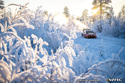 Oliver Solberg - Elliott Edmondson
73º Rally Sweden 2026. Toyota GR Yaris Rally1 (A-7662). Clasificado 4º.
Toyota Gazoo Racing WRT

Del 12 al 15 de Febrero, Umeå.
Superficie: nieve - hielo.

El Rallye constaba de 3 etapas con un total de 1069.44 km de los que 300.66 km divididos en 18 tramos eran cronometrados.

Tomaron la salida 57 equipos.

© Honza Fronek

Palabras clave: Toyotra;Yaris;Suecia;2026;Rally1