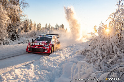 Oliver Solberg - Elliott Edmondson
73º Rally Sweden 2026. Toyota GR Yaris Rally1 (A-7662). Clasificado 4º.
Toyota Gazoo Racing WRT

Del 12 al 15 de Febrero, Umeå.
Superficie: nieve - hielo.

El Rallye constaba de 3 etapas con un total de 1069.44 km de los que 300.66 km divididos en 18 tramos eran cronometrados.

Tomaron la salida 57 equipos.

© Honza Fronek

Palabras clave: Toyotra;Yaris;Suecia;2026;Rally1