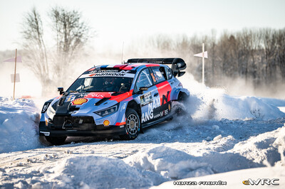 Adrien Fourmaux - Alexandre Coria
73º Rally Sweden 2026. Hyundai i20 N Rally1 (ALZ WR 917). Clasificado 5º.
Hyundai Shell Mobis WRT

Del 12 al 15 de Febrero, Umeå.
Superficie: nieve - hielo.

El Rallye constaba de 3 etapas con un total de 1069.44 km de los que 300.66 km divididos en 18 tramos eran cronometrados.

Tomaron la salida 57 equipos.

© Honza Fronek

Palabras clave: Hyundai;Suecia;2026;Rally1