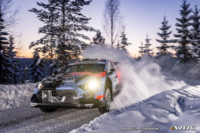 Esapekka Lappi - Enni Mälkönen
73º Rally Sweden 2026. Hyundai i20 N Rally1 (ALZ WR 909). Clasificado 6º.
Hyundai Shell Mobis WRT

Del 12 al 15 de Febrero, Umeå.
Superficie: nieve - hielo.

El Rallye constaba de 3 etapas con un total de 1069.44 km de los que 300.66 km divididos en 18 tramos eran cronometrados.

Tomaron la salida 57 equipos.

© Honza Fronek

Palabras clave: Hyundai;Suecia;2026;Rally1