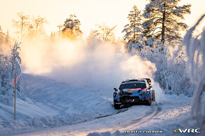 Esapekka Lappi - Enni Mälkönen
73º Rally Sweden 2026. Hyundai i20 N Rally1 (ALZ WR 909). Clasificado 6º.
Hyundai Shell Mobis WRT

Del 12 al 15 de Febrero, Umeå.
Superficie: nieve - hielo.

El Rallye constaba de 3 etapas con un total de 1069.44 km de los que 300.66 km divididos en 18 tramos eran cronometrados.

Tomaron la salida 57 equipos.

© Honza Fronek

Palabras clave: Hyundai;Suecia;2026;Rally1