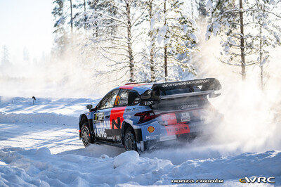 Thierry Neuville - Martijn Wydaeghe
73º Rally Sweden 2026. Hyundai i20 N Rally1 (ALZ WR 919). Clasificado 7º.
Hyundai Shell Mobis WRT

Del 12 al 15 de Febrero, Umeå.
Superficie: nieve - hielo.

El Rallye constaba de 3 etapas con un total de 1069.44 km de los que 300.66 km divididos en 18 tramos eran cronometrados.

Tomaron la salida 57 equipos.

© Honza Fronek

Palabras clave: Hyundai;Suecia;2026;Rally1
