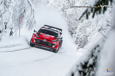 Sami Pajari - Marko Salminen
73º Rally Sweden 2026. Toyota GR Yaris Rally1 (A-7657). Clasificado 3º.
Toyota Gazoo Racing WRT2

Del 12 al 15 de Febrero, Umeå.
Superficie: nieve - hielo.

El Rallye constaba de 3 etapas con un total de 1069.44 km de los que 300.66 km divididos en 18 tramos eran cronometrados.

Tomaron la salida 57 equipos.

© Mateusz Szczerba

Palabras clave: Toyotra;Yaris;Suecia;2026;Rally1