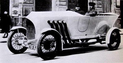 Lohner-Porsche mixto 4WD
Piloto Porsche, año 1901
En una carrera de montaña de 1901, al volante de un Lohner-Porsche mixto 4WD (con los motores eléctricos en las ruedas delanteras)
Palabras clave: 1901