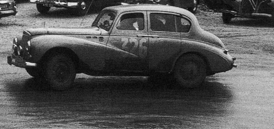 James Ray - John Cutts
16º Rallye Automobile de Monte-Carlo 1956. Sunbeam MKIII. Clasificado 10º.

Del 16 al 23 de Enero, Monaco.
Superficie: asfalto - nieve.

El Rally tenia un total de 4800 km de los que 420 km divididos en 18 tramos eran especiales, (2 ellas fueron canceladas SS10 Col de la Porte de 18.25 Km y SS11 La Cabanette de 18.25Km).

Tomaron la salida 278 equipos, finalizaron 51.@
Palabras clave: Sunbeam;Montecarlo;1956